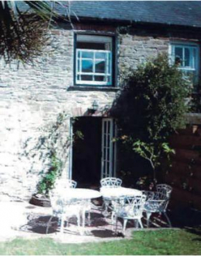 Traditional cottage with private garden close to sea